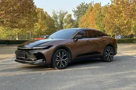 往日辉煌已不再，如今跨界无人识，深度体验16代皇冠SportCross图片