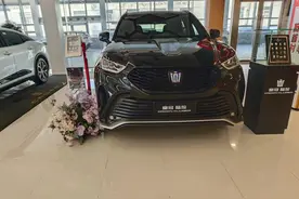 走进一汽丰田4S店，最近皇冠陆放值不值得购买？图片