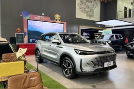 家享大舒适SUV，到店实拍北京新X7，10多万预算值得买图片