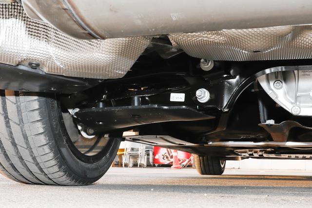 真正的B级车标杆！配2.0T+8AT动力，还是后驱，带你看宝马3系