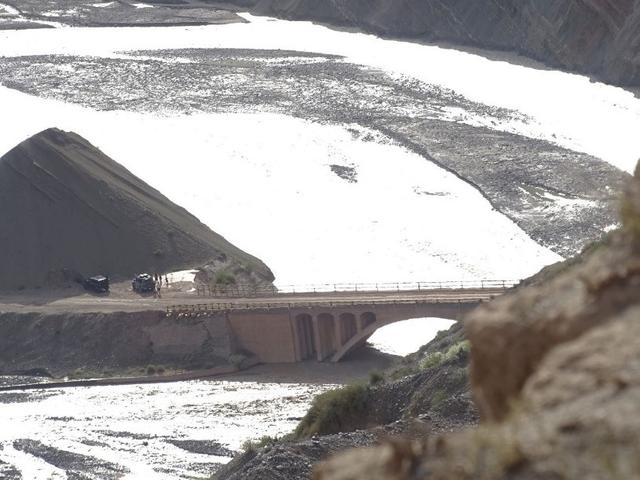 自驾新疆安集海大峡谷到新疆国际大巴扎美食的诱惑
