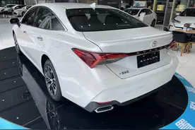 详解2022款亚洲龙，更豪华更舒适图片