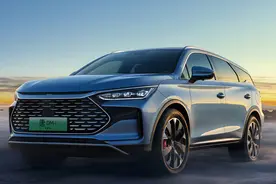 增配降价再掀桌 比亚迪唐DM-i荣耀版上市图片