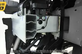 零跑C16拆车：完美复刻C10，防撞梁还是高级的铝合金图片