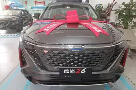 4S店实拍长安欧尚Z6，20英寸轮毂配米其林轮胎，座椅放倒就是床图片