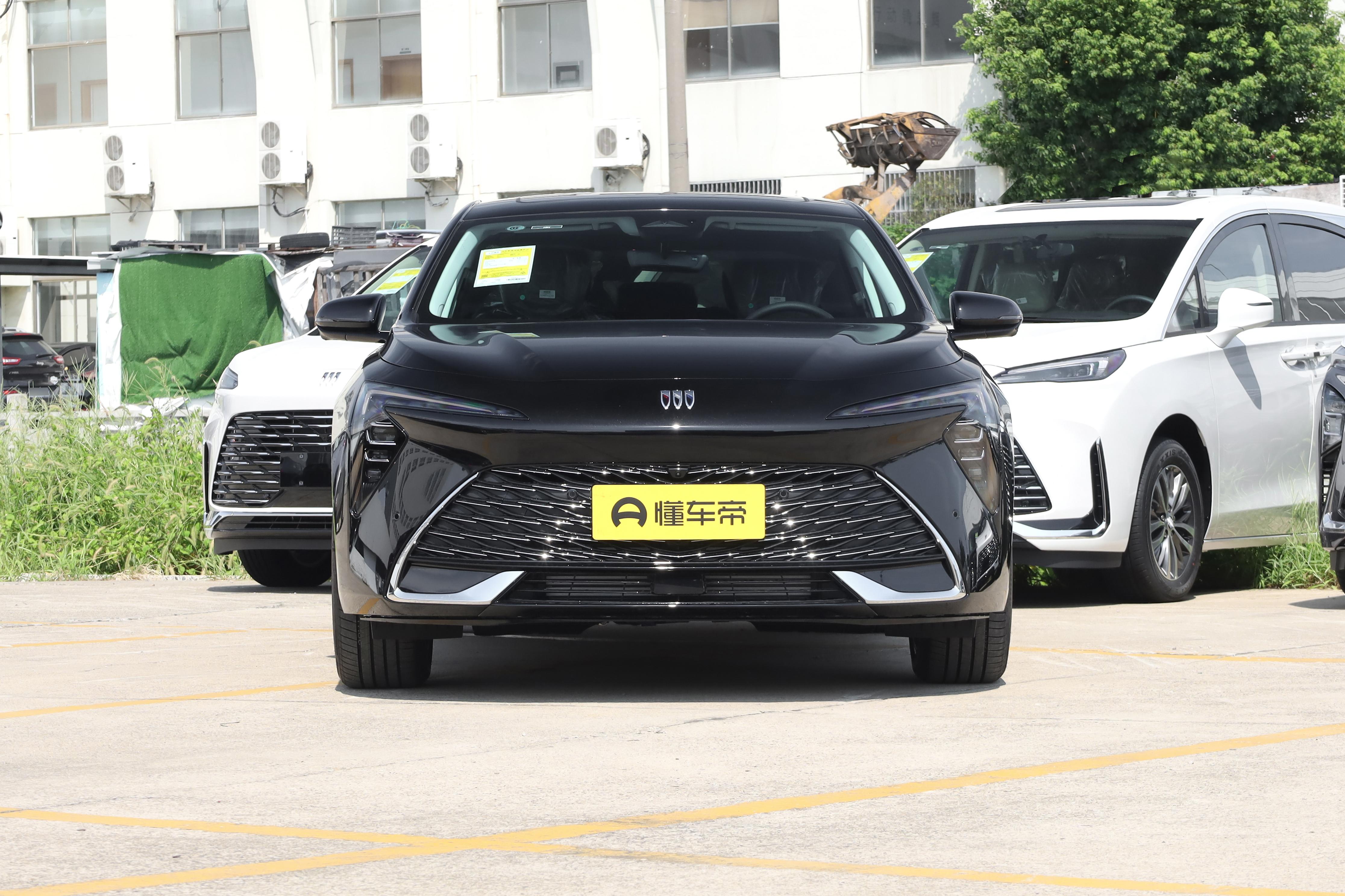 B级燃油车对比 福特蒙迪欧2025款EcoBoost245豪华型与别克君越2025款28T白金版选购指南_新君越2.0t油耗大吗