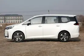 家里有老有小，建议开MPV，这两款车均配矩阵式大灯，安全又舒适图片