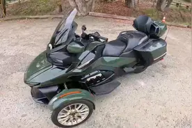 2023庞巴迪Spyder RT倒三轮摩托 雨天第一视角试驾视频封面