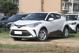丰田入门家用小型SUV，灵活好开城市省油，便宜不爱坏，实拍C-HR图片