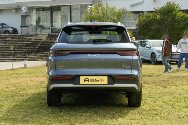 吉利银河星舰7 EM-i与比亚迪宋Pro，谁才是10万级家用SUV更优选？