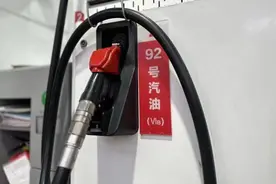 不耐烧、排气管还滴水！加完新年第一箱国六B汽油，车主沉默了图片
