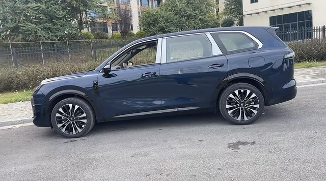 宝骏华境S实车现身，大过问界M9+1.5T插混	，配华为乾崑+鸿蒙座舱