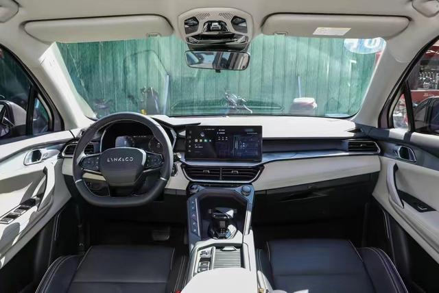 体验领克06 PHEV，颜值高还省油，顶配售价17.18万，值得入手吗？