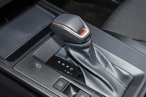 2026款卡罗拉锐放内饰智能化体验_卡罗拉suv2026款型报价表_2026款卡罗拉锐放外观设计