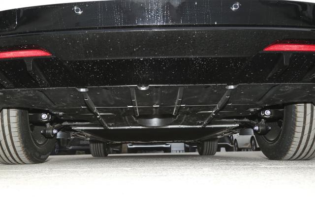 续航530km+L2辅助驾驶，直降4000元的零跑C10对比丰田bZ5如何选？