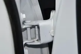 比亚迪秦：后排钢板没了，别总Kung-fu in the mouth图片