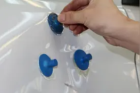 雨季下冰雹，爱车受损别着急走保险，自费修理或许更划算图片