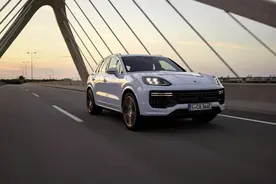 194.8万元 保时捷新款Cayenne Turbo E-Hybrid上市 配V8插混系统图片