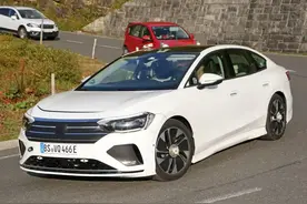 致敬奔驰？全新帕萨特曝光，外观运动，车内配怀挡，讨好年轻人？图片