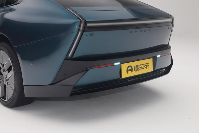 全新小鹏P7上市售21.98万起