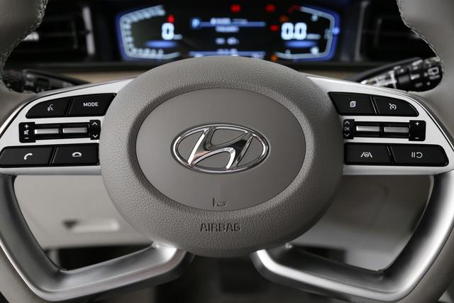 现代库斯图车机系统故障：卡顿、黑屏与网络断连频发