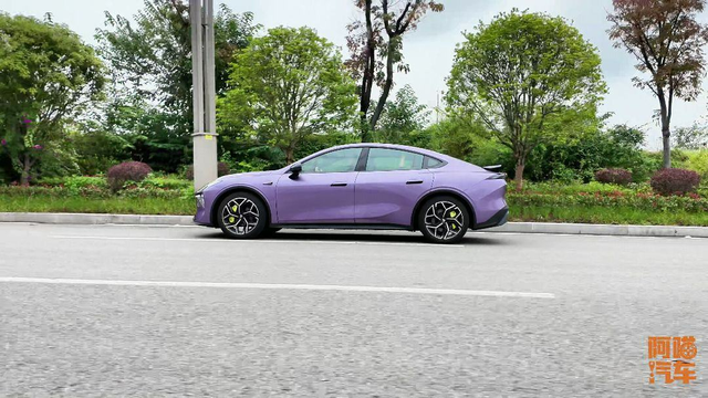 深蓝L06开起来咋样，法拉利同款磁流变悬架，真那么厉害吗