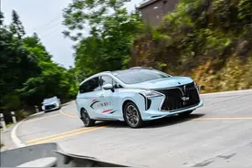 近3米轴距+三菱动力+座椅通风，这台12万起售的7座MPV，能火吗？图片
