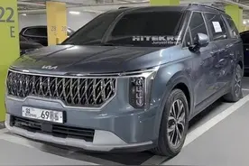 新款起亚嘉华实拍照曝光，预计将于年底前国内上市，还在看GL8？图片