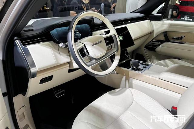 比轻混款贵15万！全新路虎揽胜卖219.8万起！零百仅5.3s