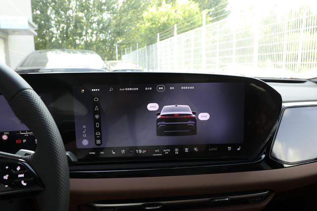 B级车选燃油还是新能源，奥迪A5L，华为辅助加持的燃油车是真的香