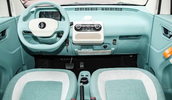 3万预算，选高配凌宝uni还是低配宏光MINIEV，两车到底差在哪？