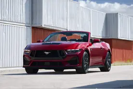 V8手动挡+后驱，自带大尾翼！全新一代福特Mustang首发图片