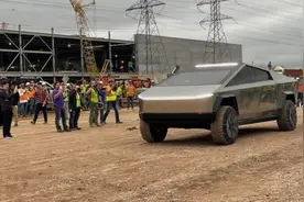 特斯拉或给Cybertruck提供贴膜服务，以让新车有不同颜色！图片