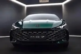 上汽名爵MG7实车照曝光！撞脸“伊兰特”，配无框车门，2.0T+9AT图片