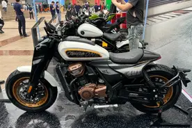 宗申亮相150MINI、手自一体巡航、四缸仿赛250复古踏板等多款新车图片