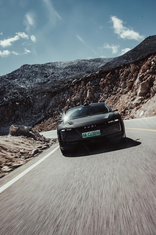 奥迪 E5 Sportback往返860公里看雪山，不旅行还叫什么奥迪旅行车