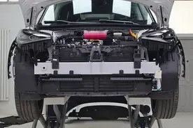 Smart精灵1号：这么小的车，铝合金防撞梁该有的一样没少！图片