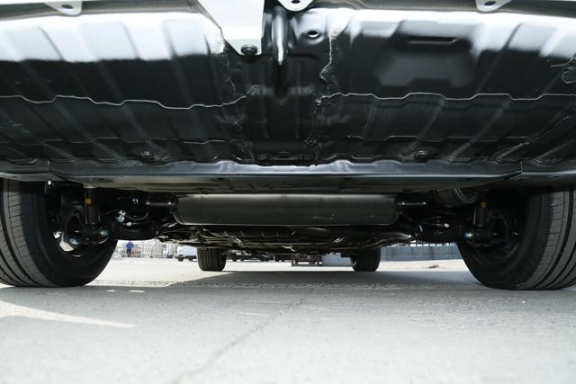 油耗6L出头，日系大7座家用MPV，宽敞舒适又耐用，实拍本田艾力绅