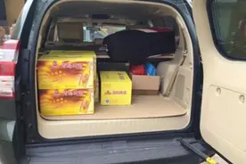 男子面包车拉啤酒被罚200，恼羞成怒问交警：我这车到底能拉啥图片