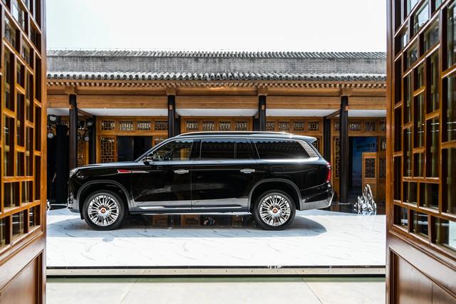 国产大型SUV，长近5米7+6座，配4.0T V8发动机，比库里南更霸气！