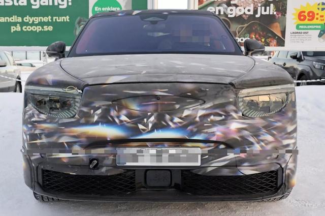 全新宾利纯电SUV曝光，配800V快充+智能座舱，大灯成一大看点