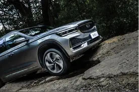 交叉轴、炮弹坑，家用SUV化身“越野强者”？吉利星越L山地试驾图片