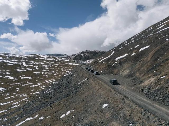 祁连以北，雪线无声