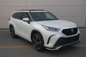 进口2.0T+8AT变速箱，一汽丰田皇冠陆放2.0T版9月上市图片