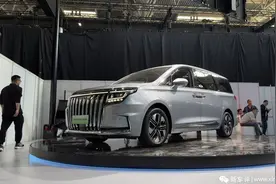 首台华为鸿蒙座舱的MPV，尺寸与腾势D9相当，只要20.99万图片