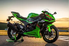 资讯｜全新设计四缸仿赛：川崎忍者ZX-6R丰富电控性能爆表图片