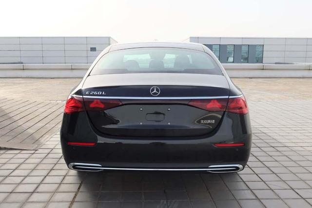 竞争奥迪A6L，全新一代北京奔驰E级申报图曝光，换装全新内饰