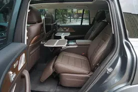 奔驰GLS450中排座椅这样改，花小钱换更高享受图片