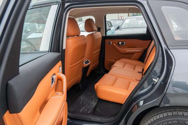 续航530km+L2辅助驾驶，直降4000元的零跑C10对比丰田bZ5如何选？