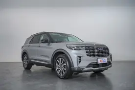 同为美系SUV，凯迪拉克XT5对比新款探险者，二者差距很明显！图片